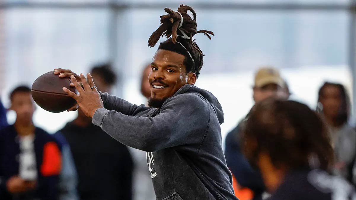 Cashmere Saint Newton